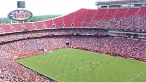 恩比德与馬克西搭档时间短，合作不足7分钟引担忧